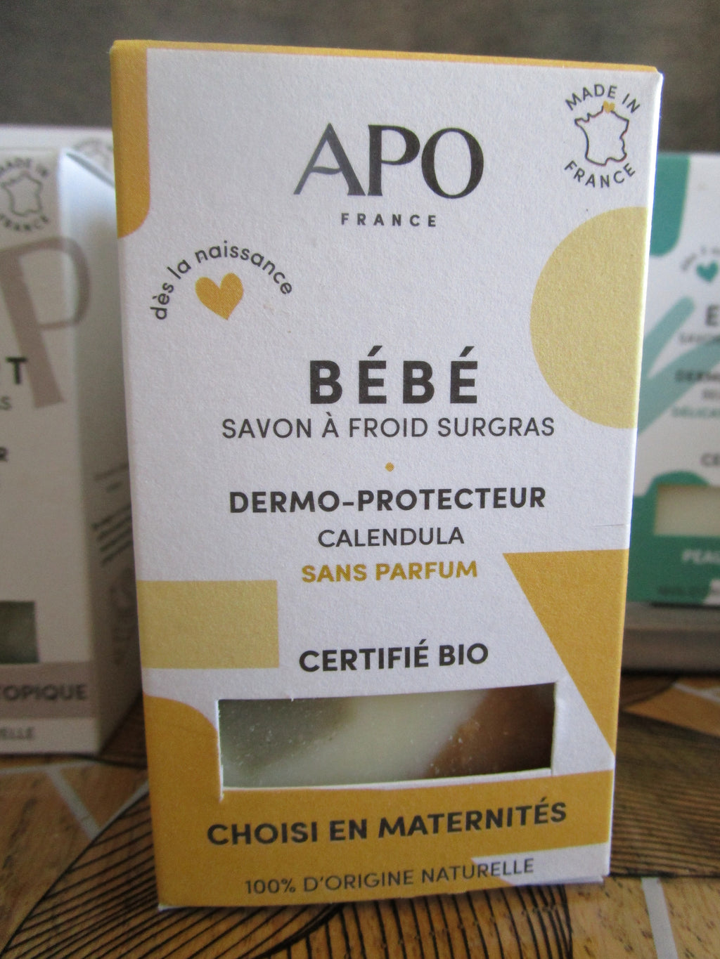 Savon APO pour bébé utilisable dès la naissance. Dermo-protecteur, sans parfum. Savon bio choisi en maternité, 100% d'origine naturelle.